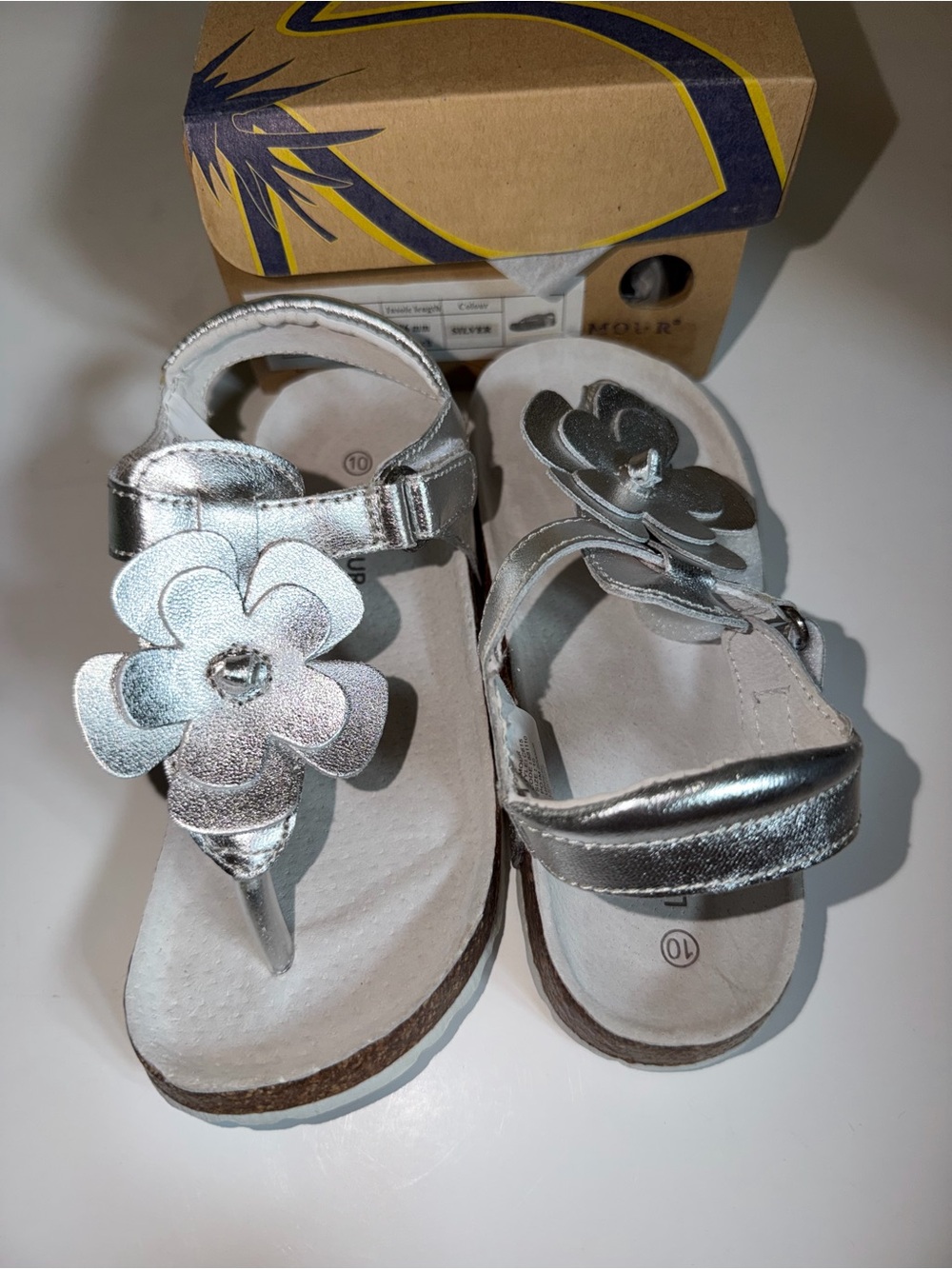 NWT Silver Flower Thong Sandal Toddler Size 10 Metallic Girls Sandal